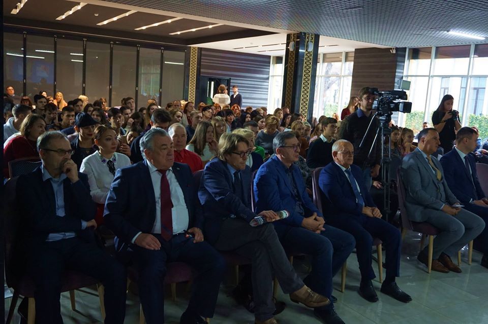 80802598_210772663267273_5542744712412135424_o