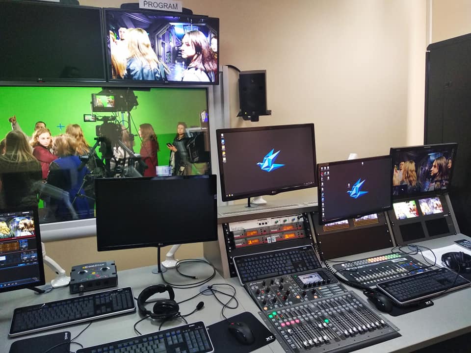 56462486_377749459743727_2367618305516109824_n