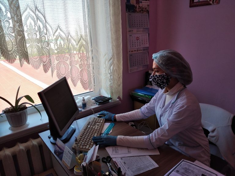 Студенты-медики-768x574