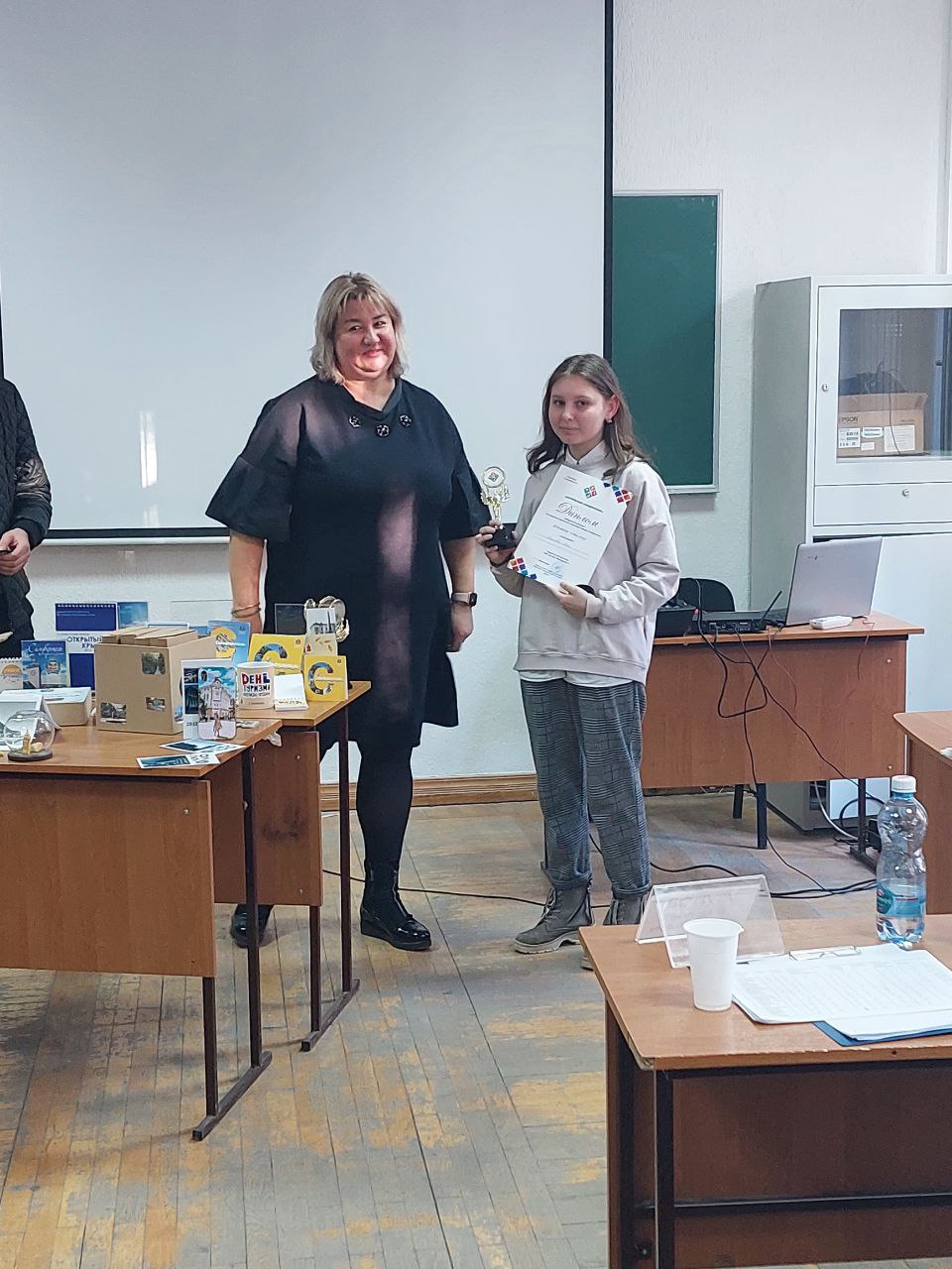 photo5294165779736016645