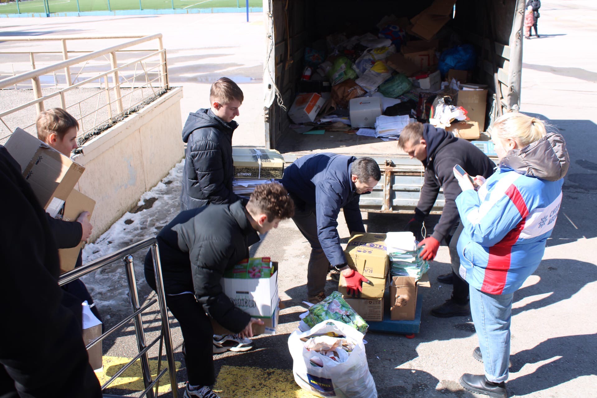 001_Сбор макулатуры в 1 гимназии