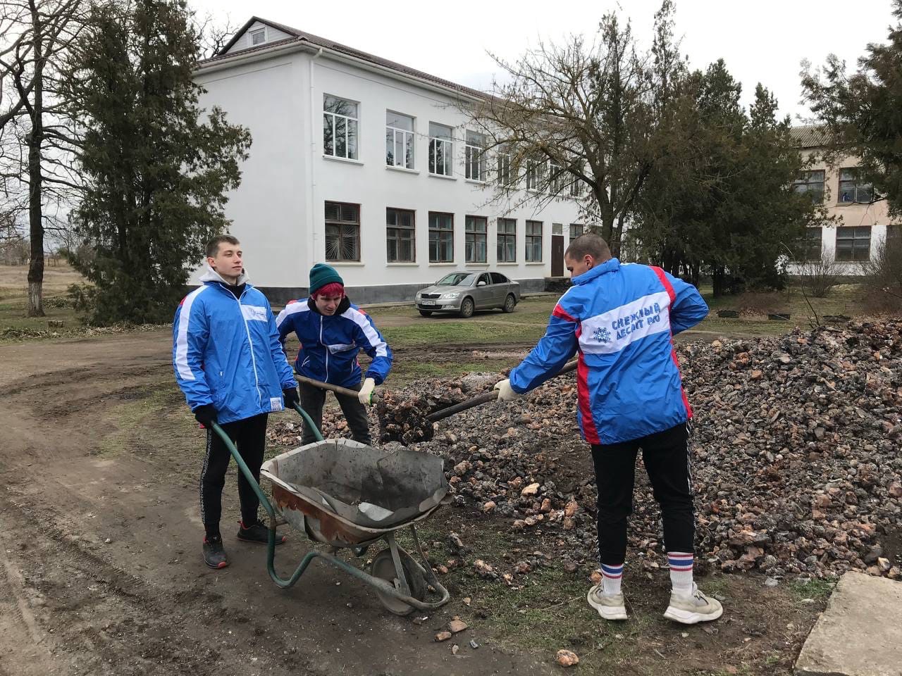 009_Работы по благоустройству территории школы
