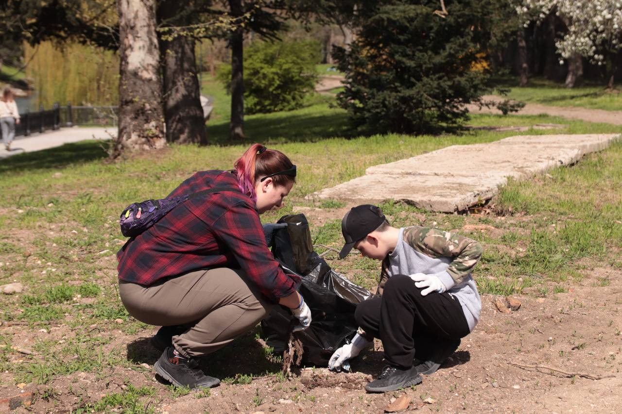 011_Уборка территории набережной Симферополя