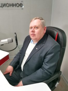 2022_04_19_linii_2j_chas_gost_v_studii_andrej_ishin-263x350