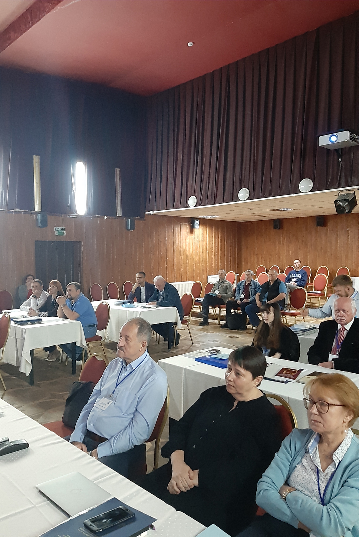 В зале заседаний