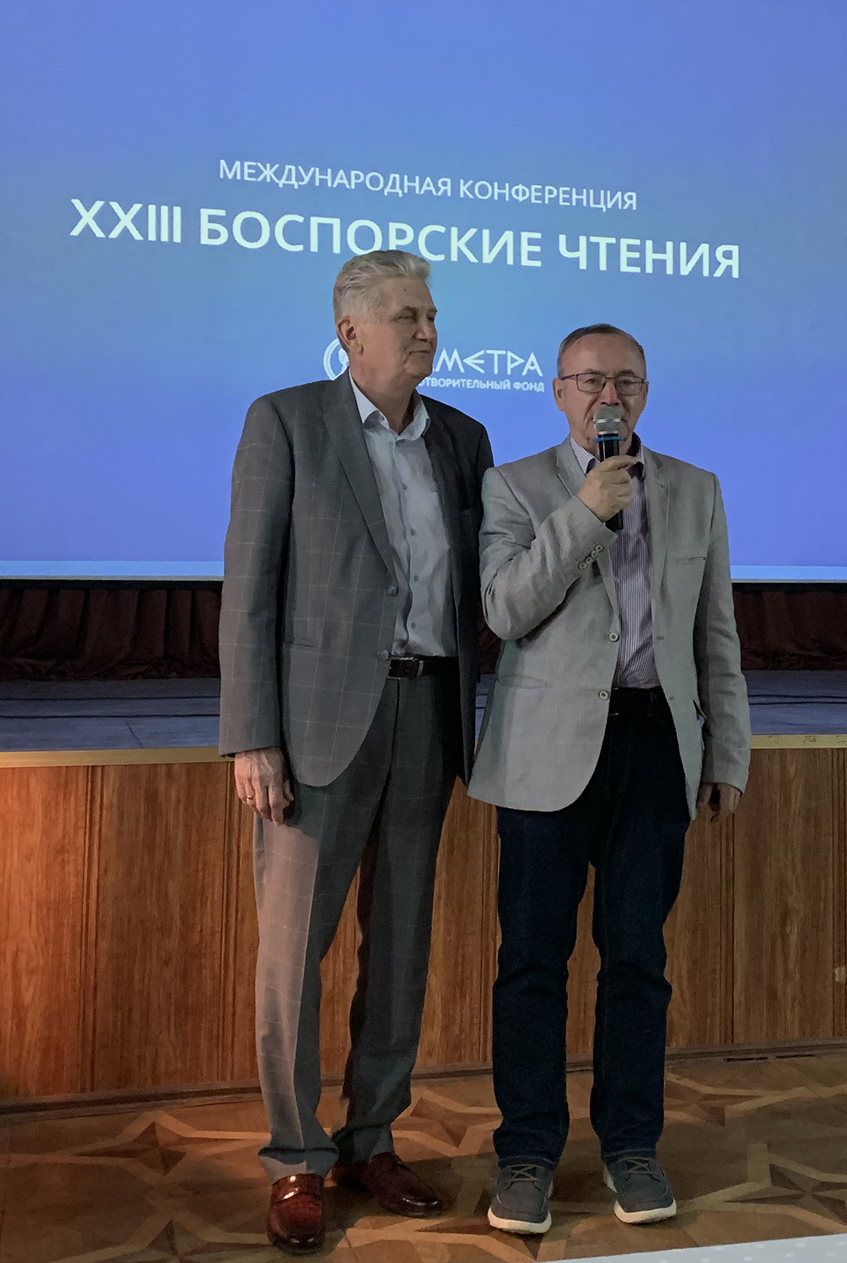 Сопредседатели оргкомитета А.И. Айбабин и В.Н. Зинько на открытии конференции