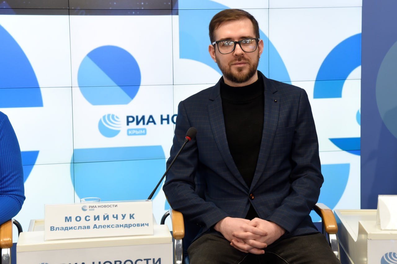 photo_5393145448555988876_y