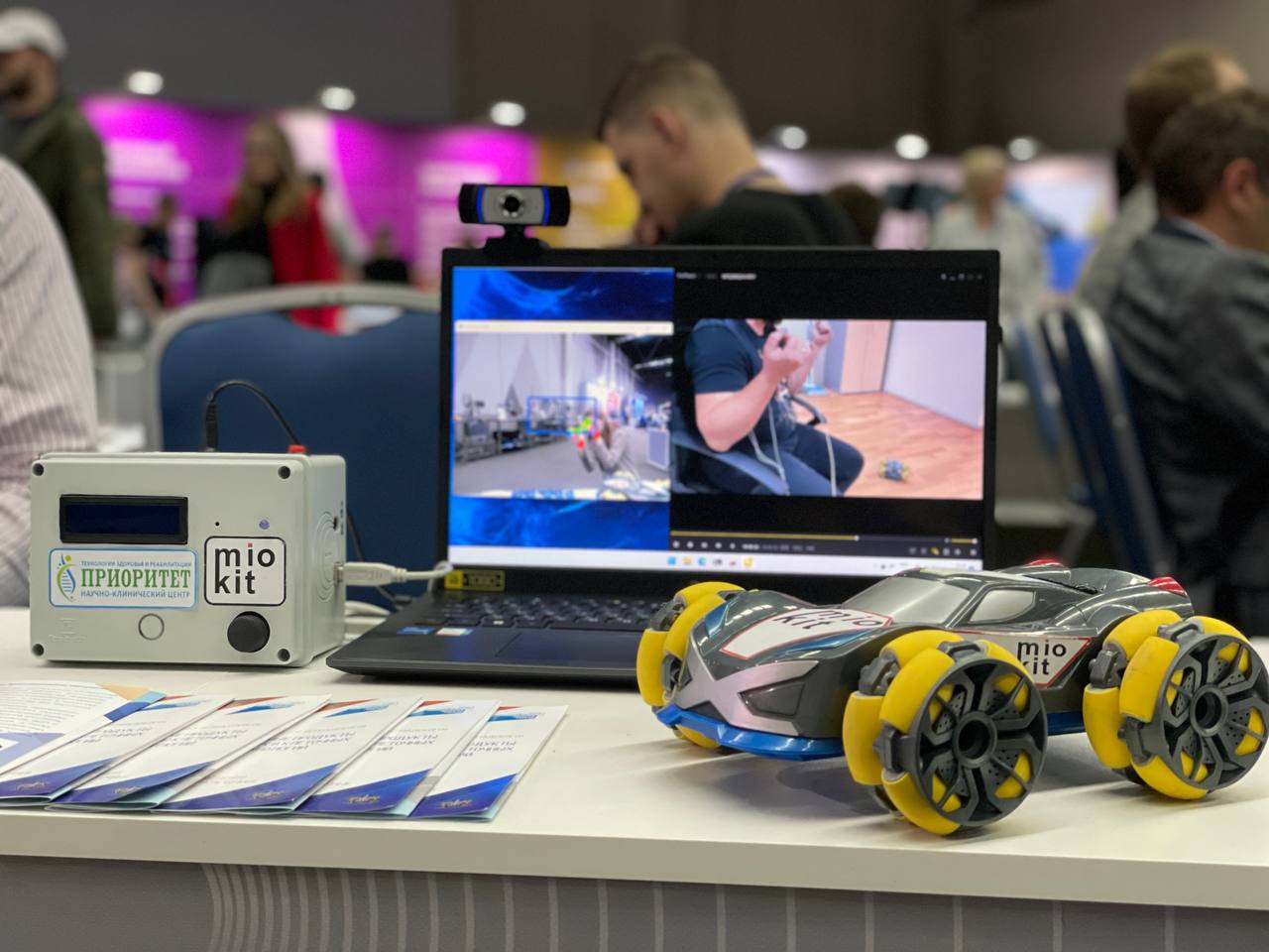 photo_5359380374179925093_y