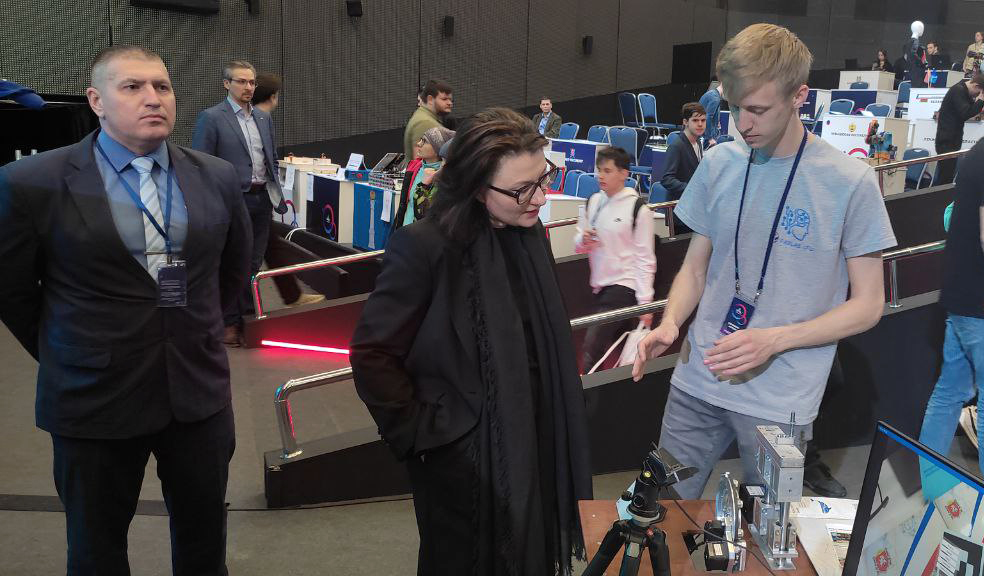 photo_5361856057753846945_y