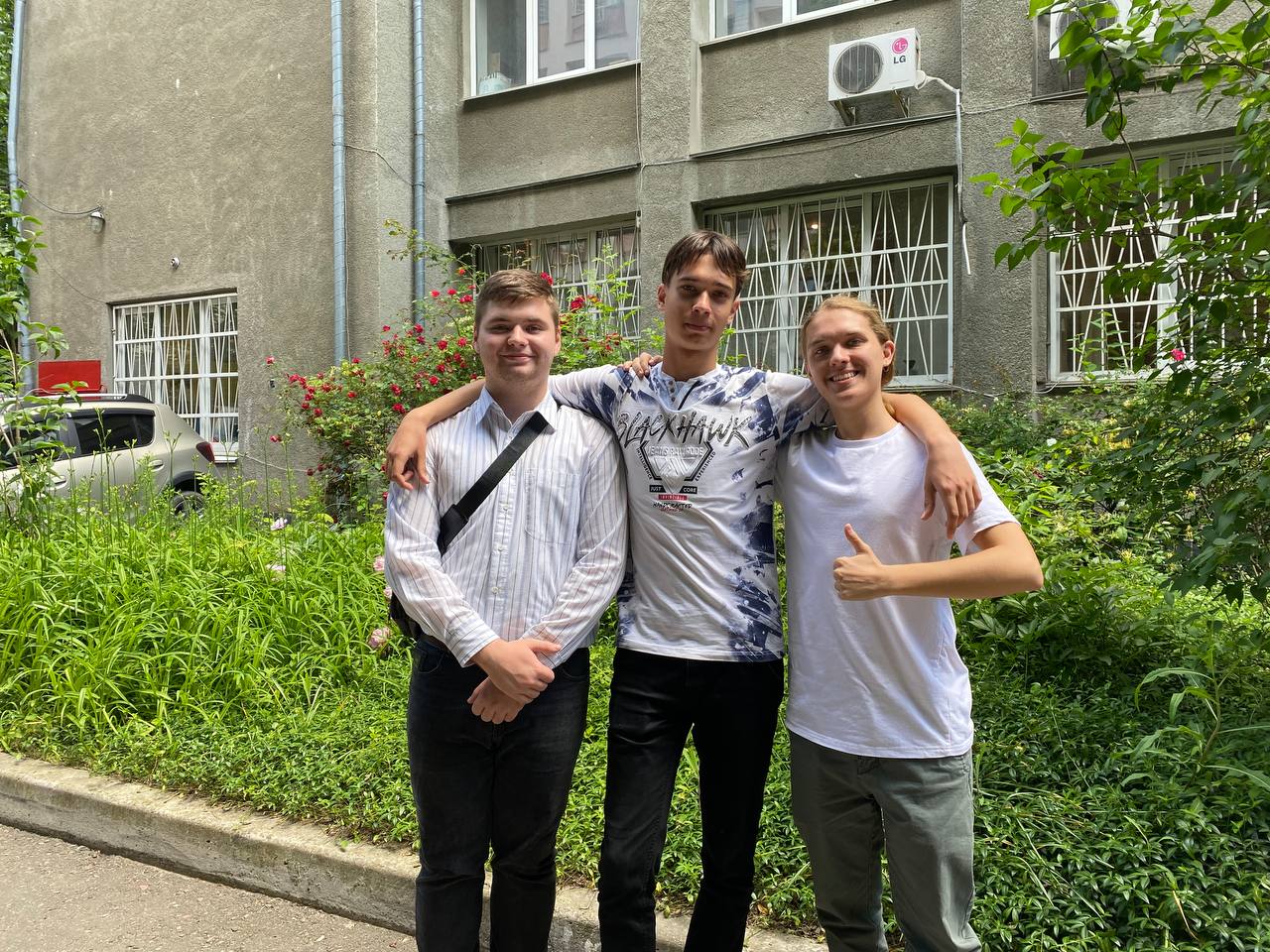 photo_5192696661971946394_y