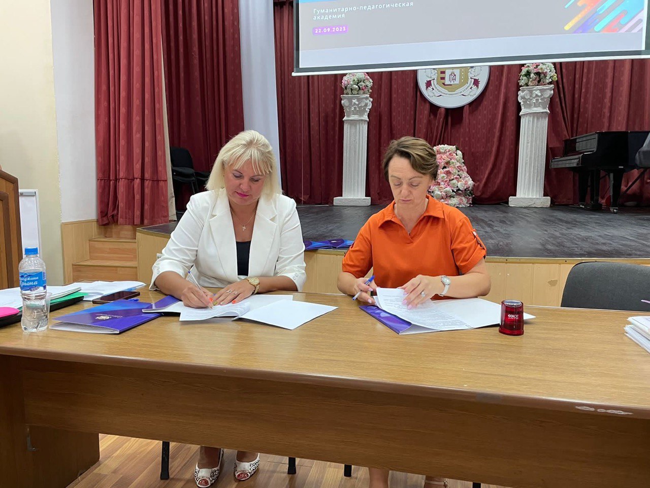 photo_5226868078908918932_y