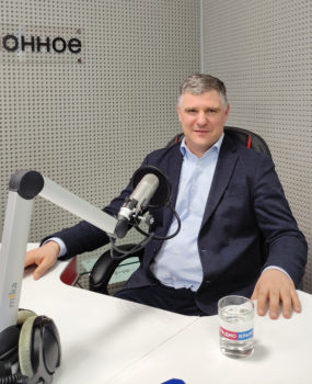 11_03_2024_v_fokuse_gost_v_studii_aleksej_gusev_-285x350