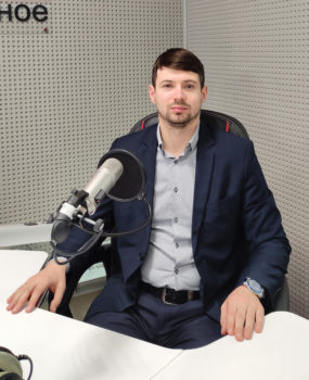 20_03_2024_v_fokuse_gost_v_studii_sergej_zinevich_-285x350