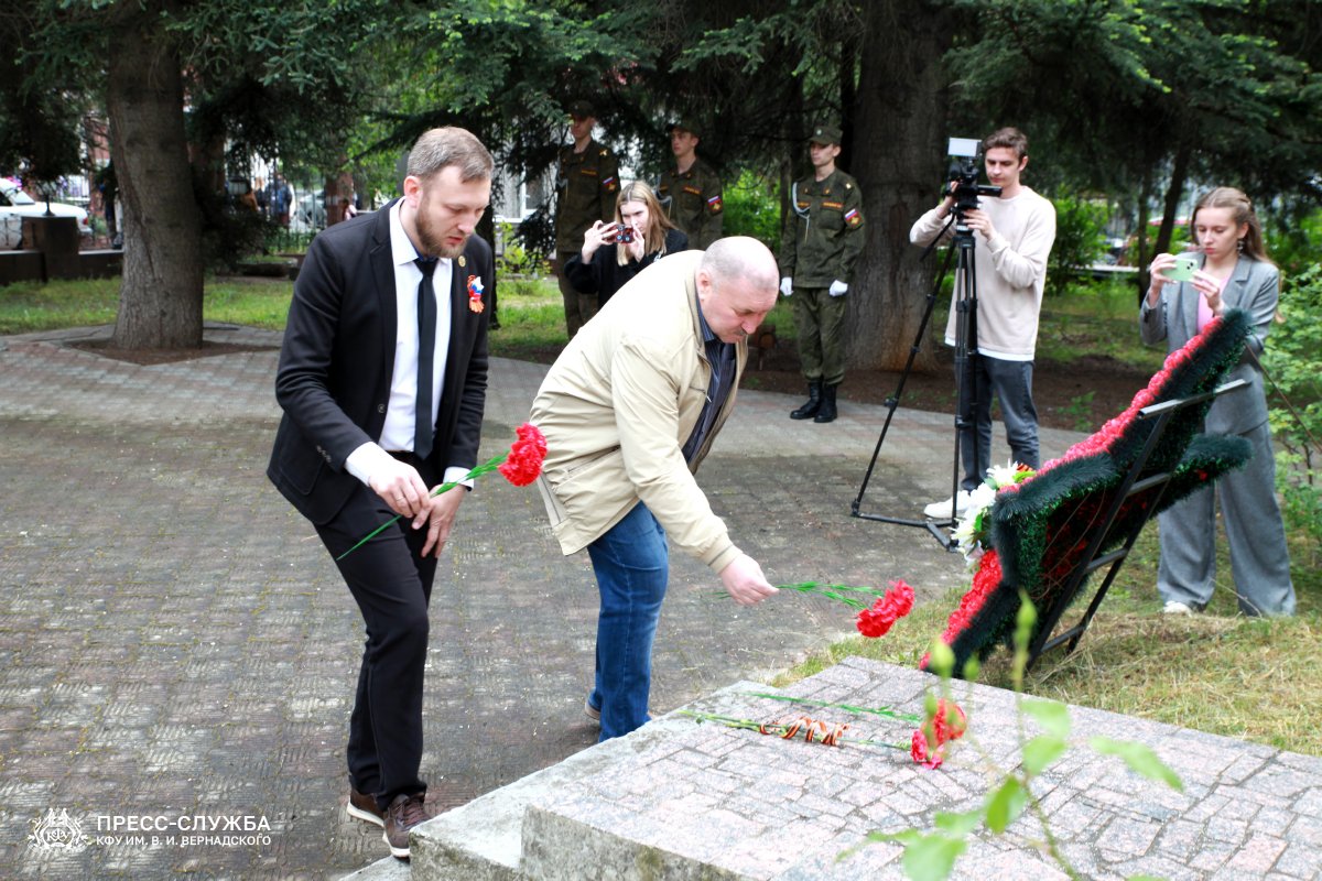 70C8F947-595C-4118-985C-55815E3C441D