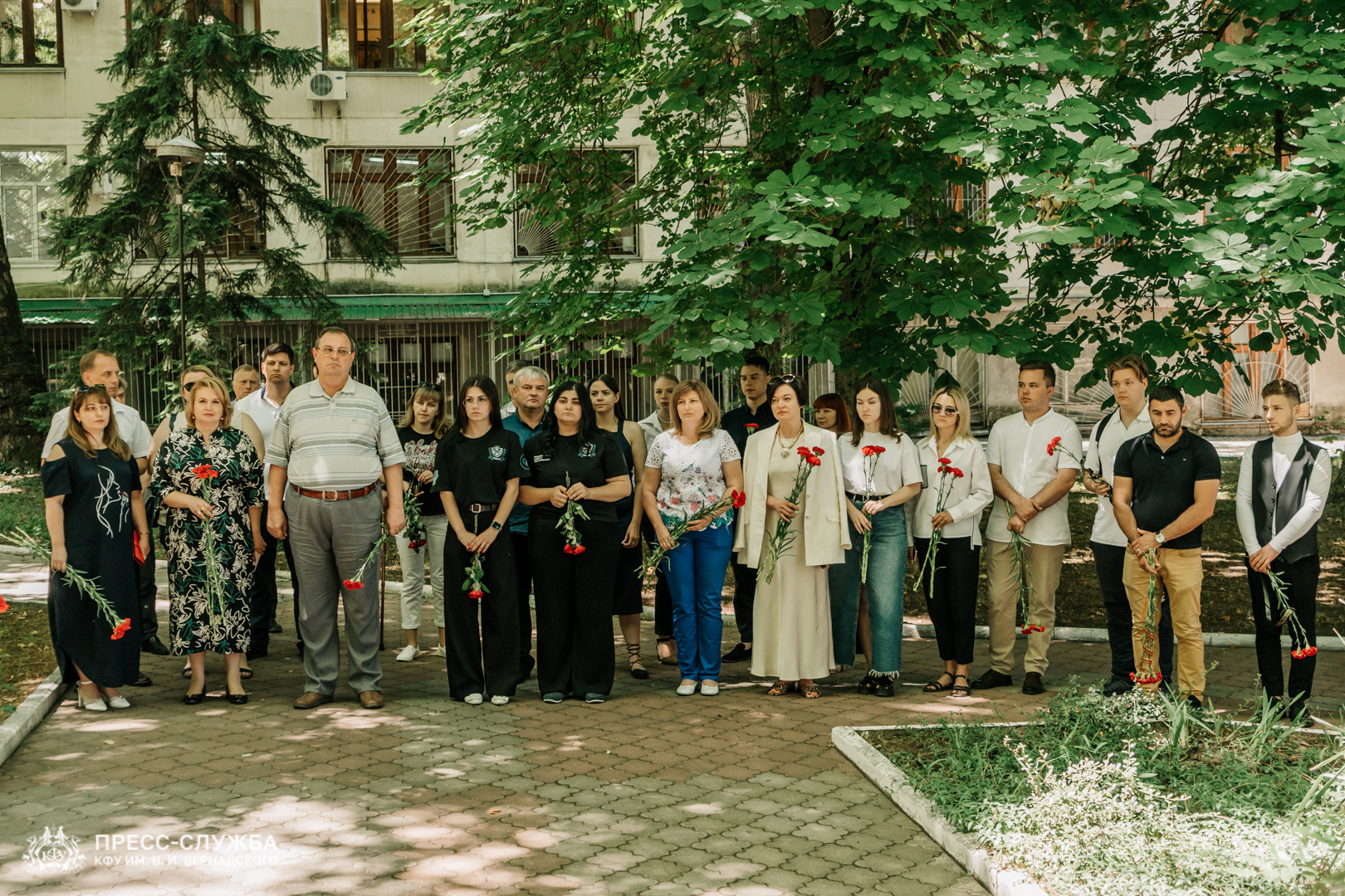 В КФУ почтили память погибших в годы Великой Отечественной войны | Крымский  федеральный университет