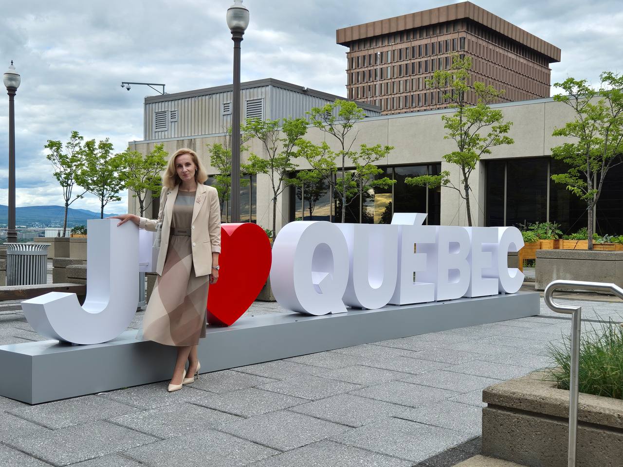 photo_5325793794349719142_y