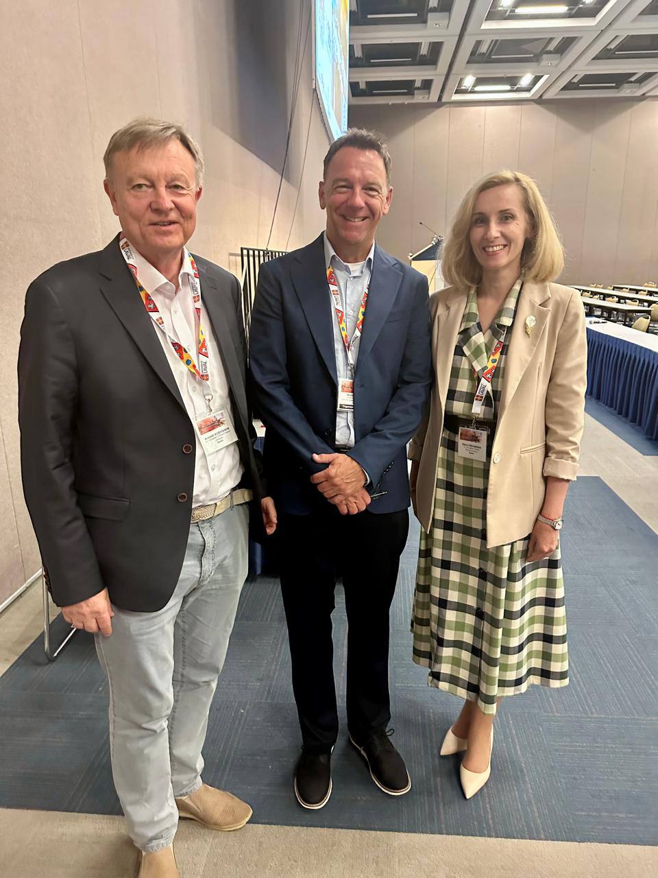 photo_5325793794349719143_y