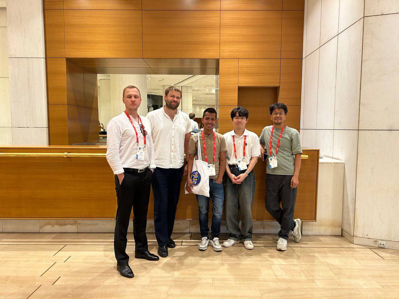 photo_5343919144749359141_y