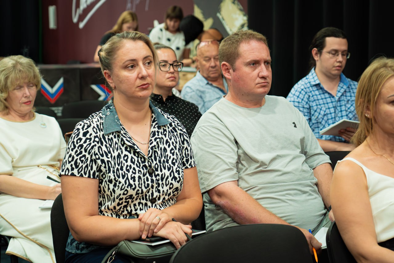 photo_5368335436826665131_y