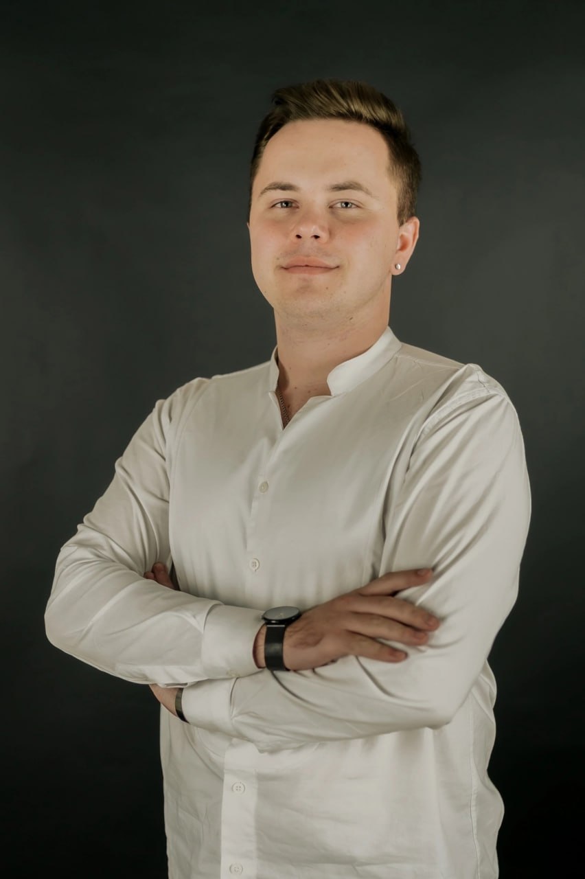 photo_5289528984582874465_y