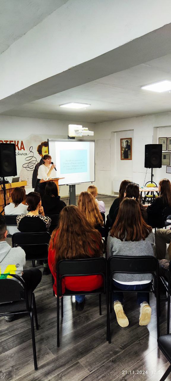 photo_5334924392309845141_y