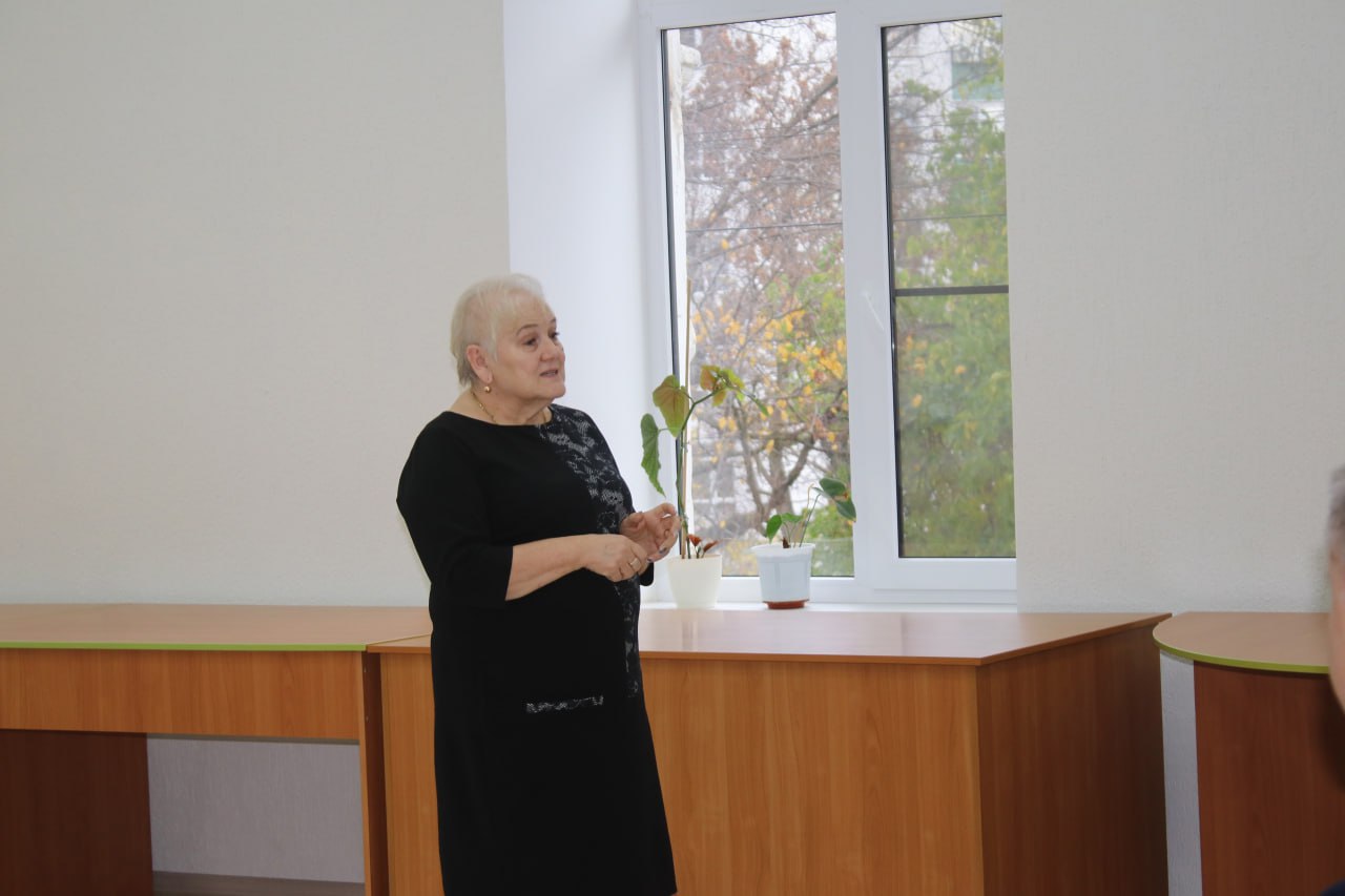 photo_5341311077398473812_y