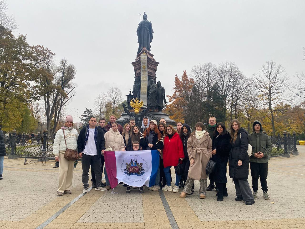 photo_5341311077398474416_y