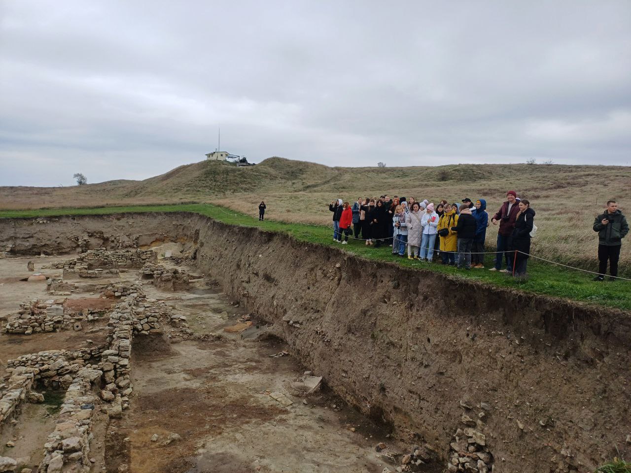 photo_5341311077398474419_y