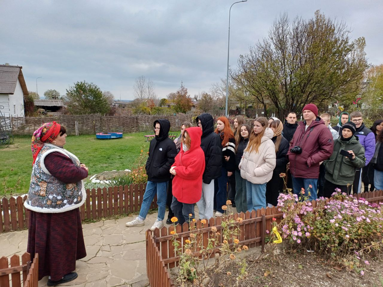 photo_5341311077398474423_y