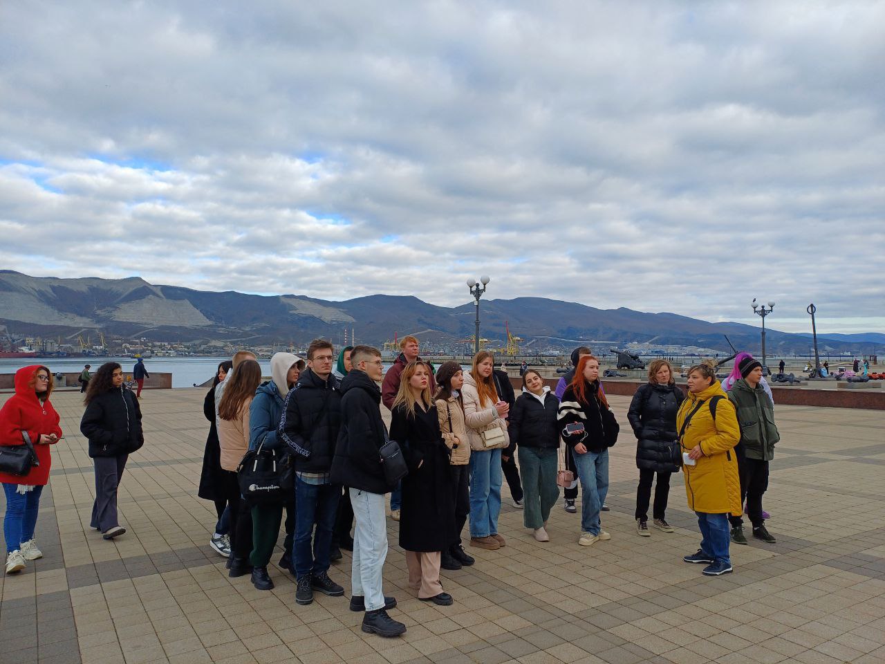 photo_5341311077398474429_y