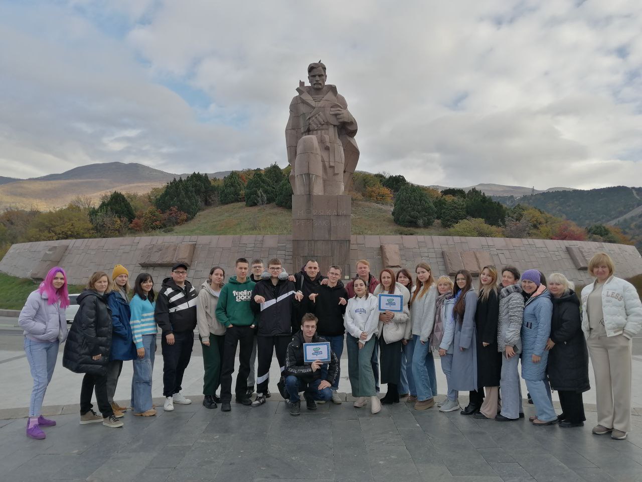 photo_5341311077398474430_y