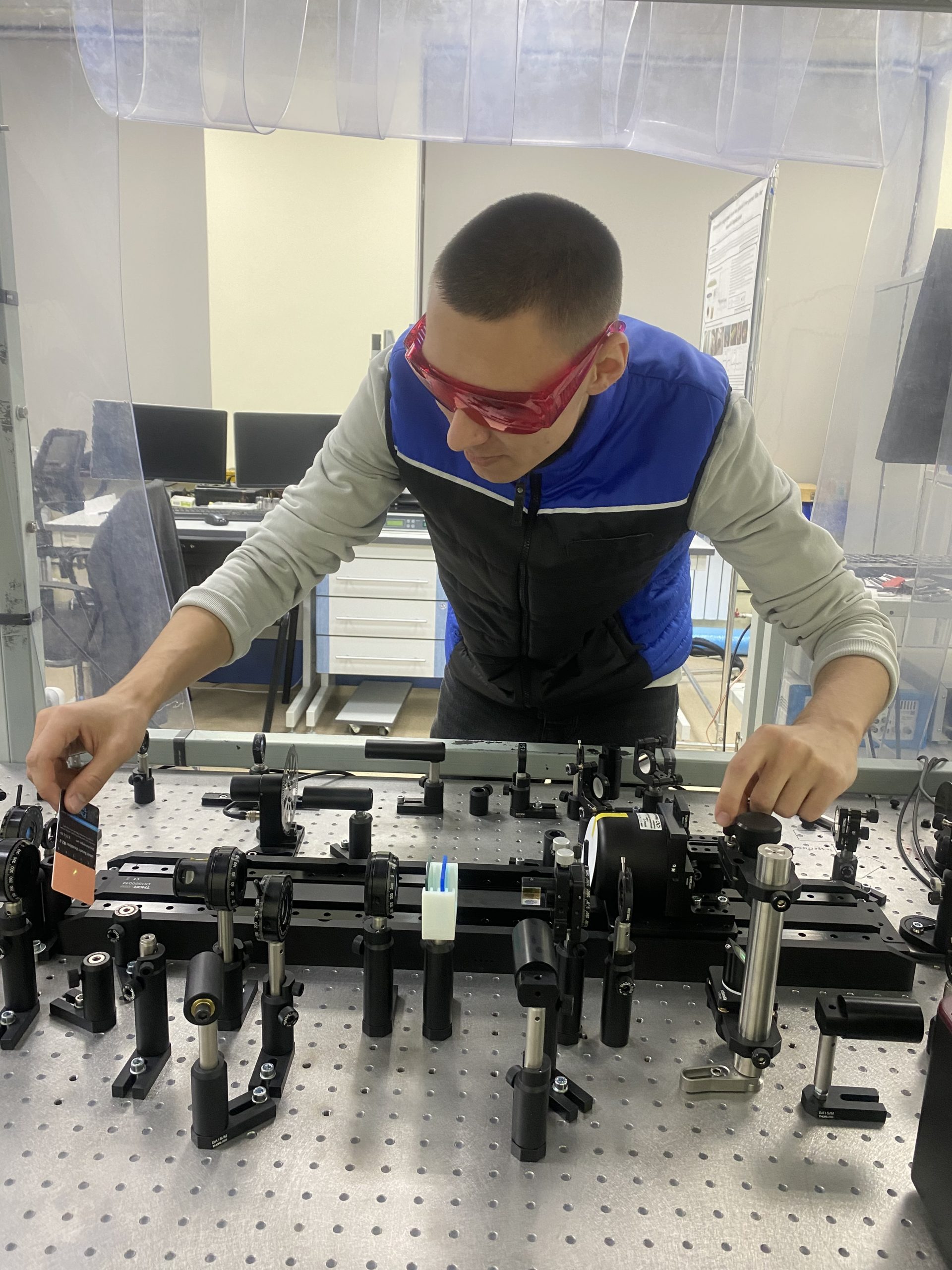 Защитные очки