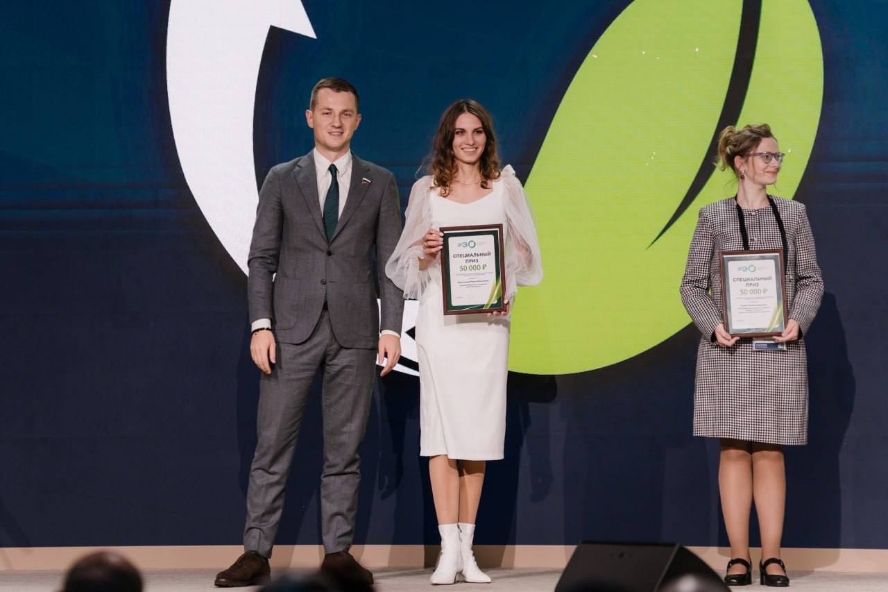 photo_5395735842116463542_y