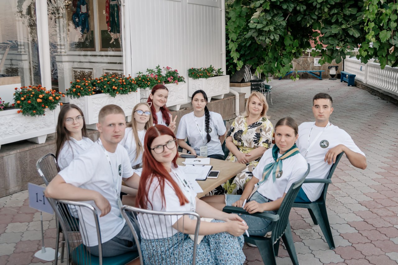 photo_5224719835051715699_y