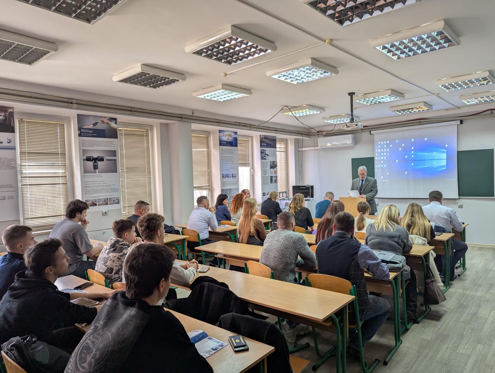 28e0e2ae-96c8-4b50-a65b-97a3ee452118