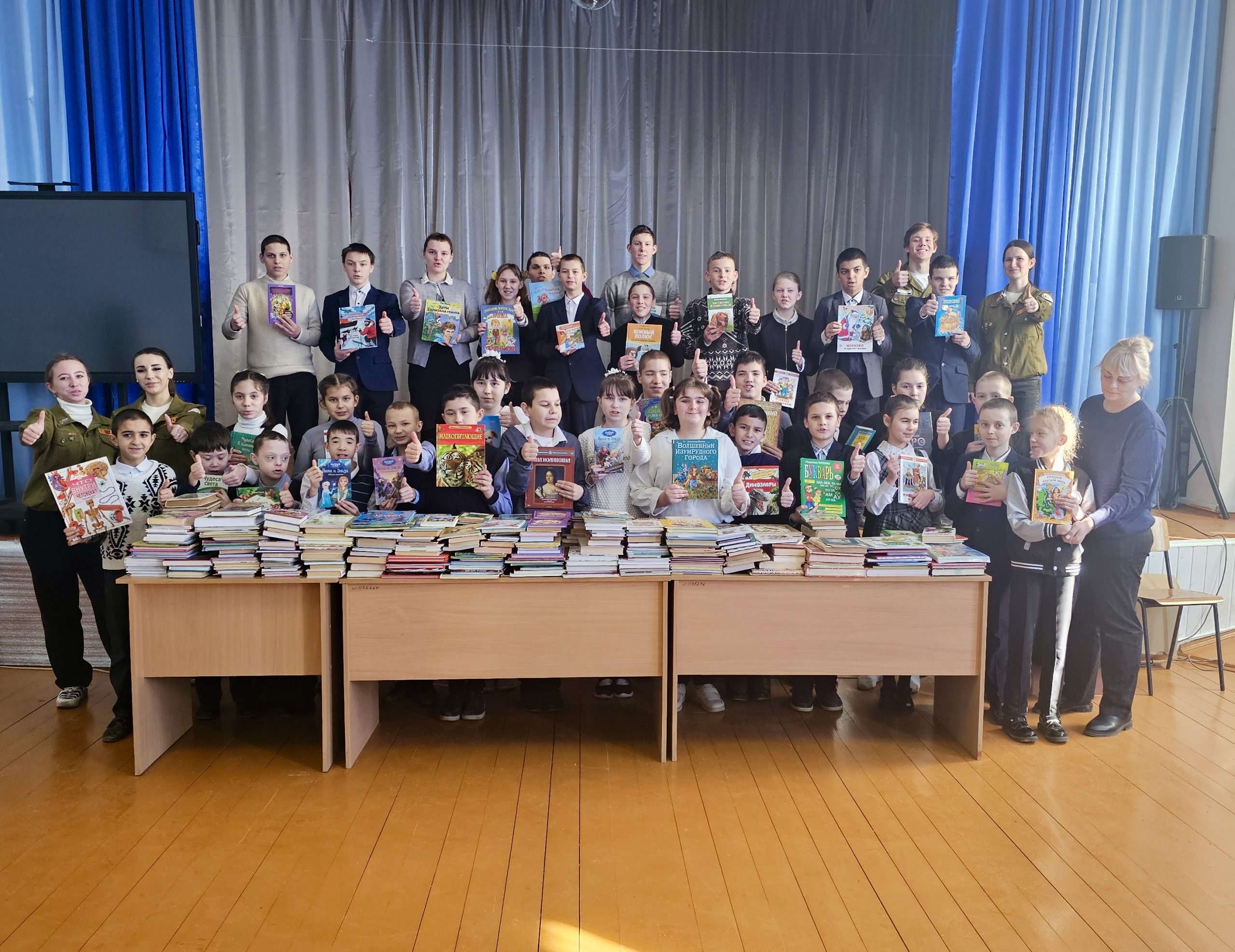 Бойцы_РСО_в_Международный_день_дарения_книг_передали _более_тысячи_книг_3