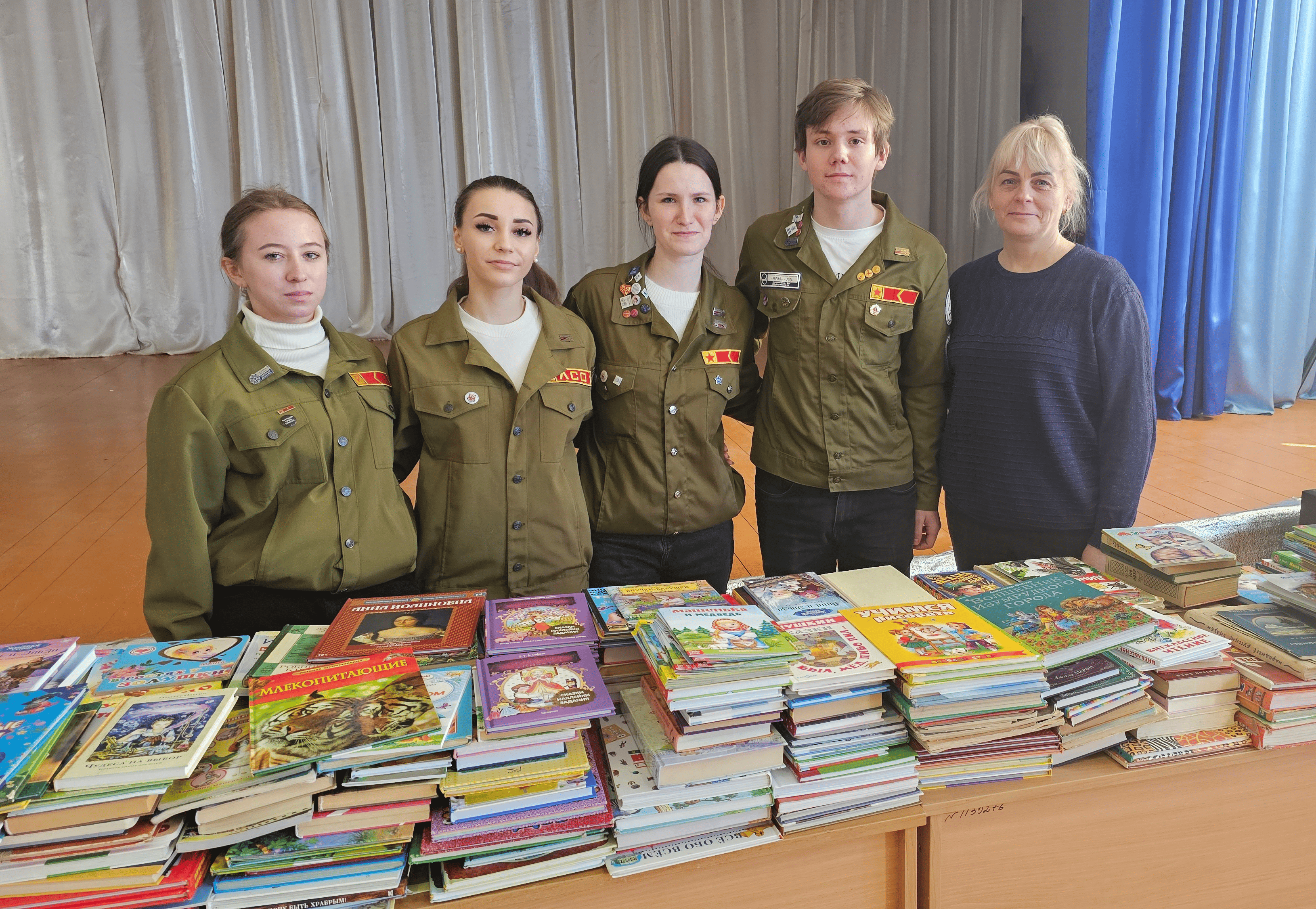 Бойцы_РСО_в_Международный_день_дарения_книг_передали _более_тысячи_книг_3