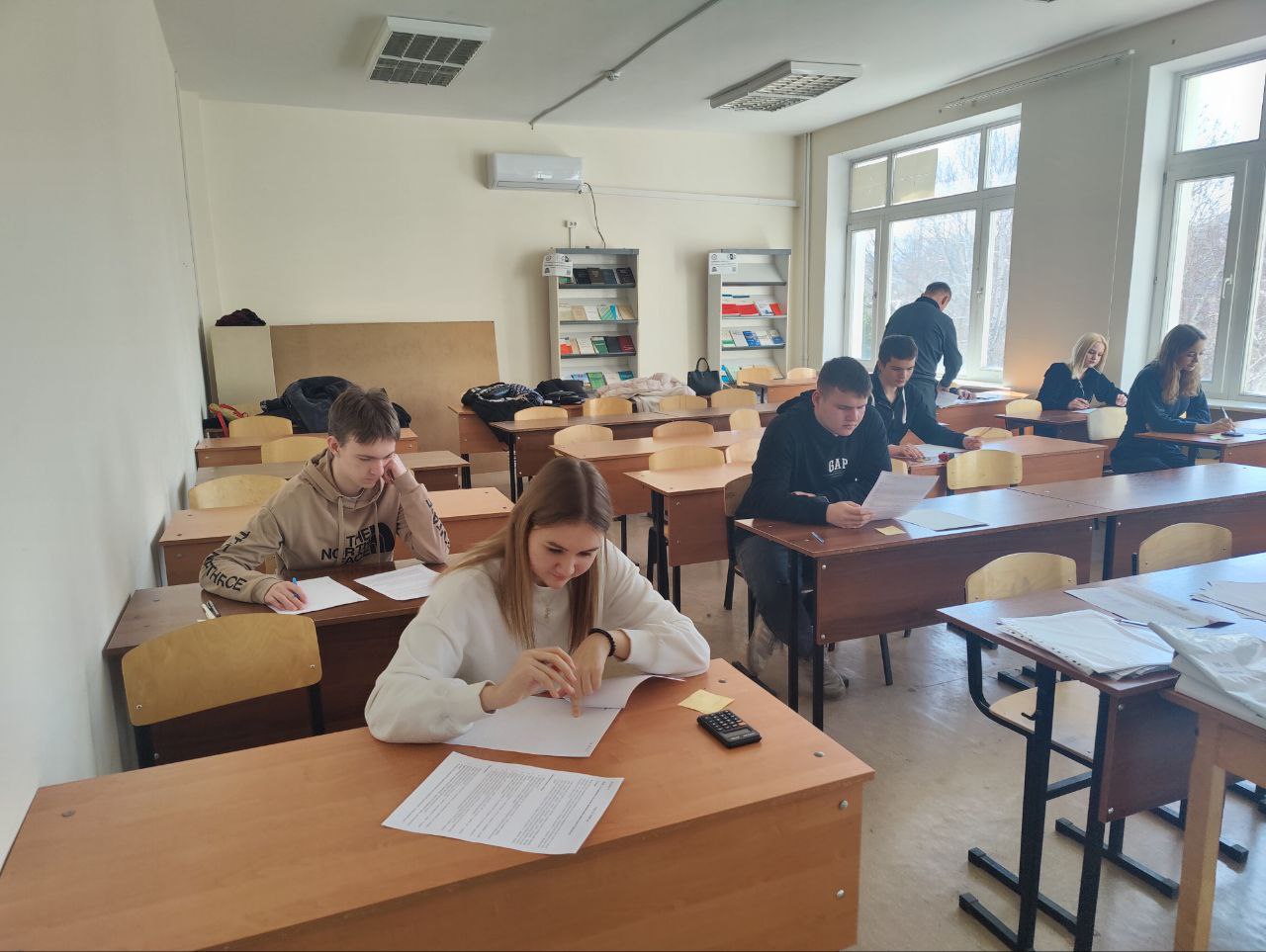 photo_5339533265880607844_y