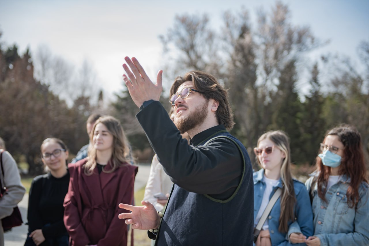 photo_5377337503595490974_y