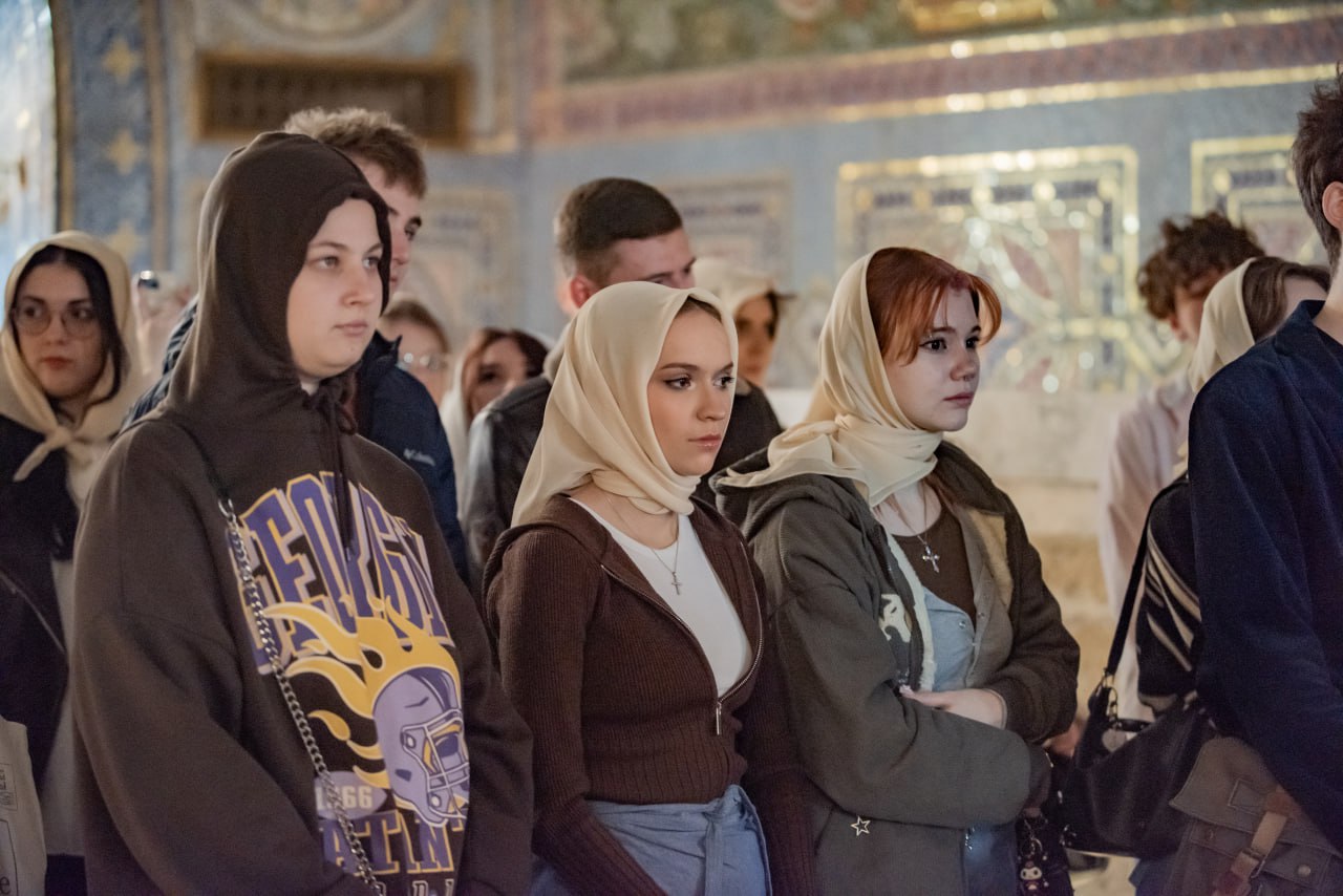 photo_5377337503595490975_y