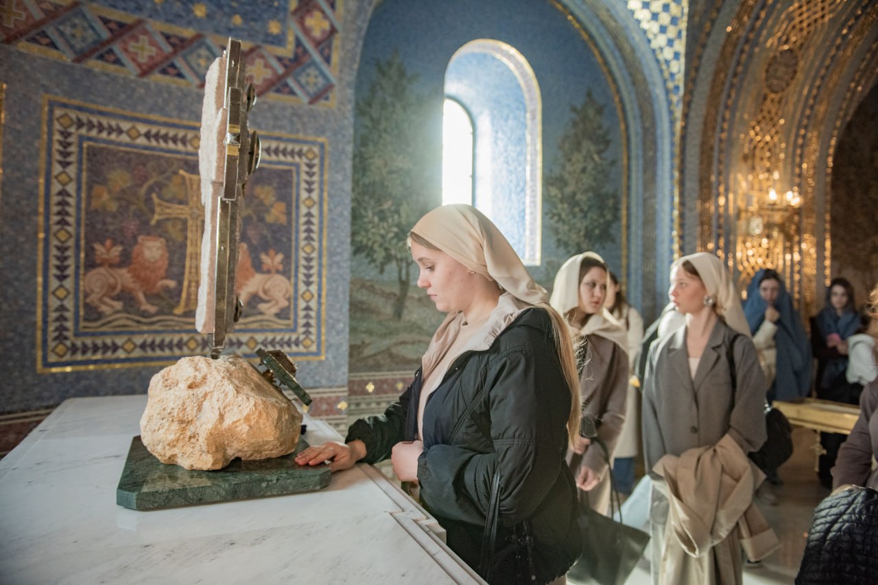 photo_5377337503595490979_y