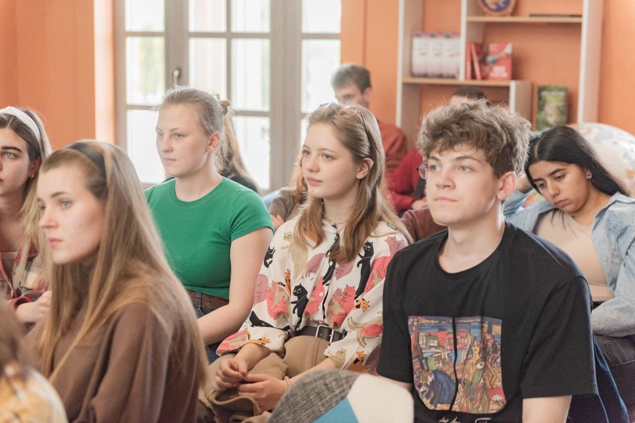 photo_5377337503595490982_y