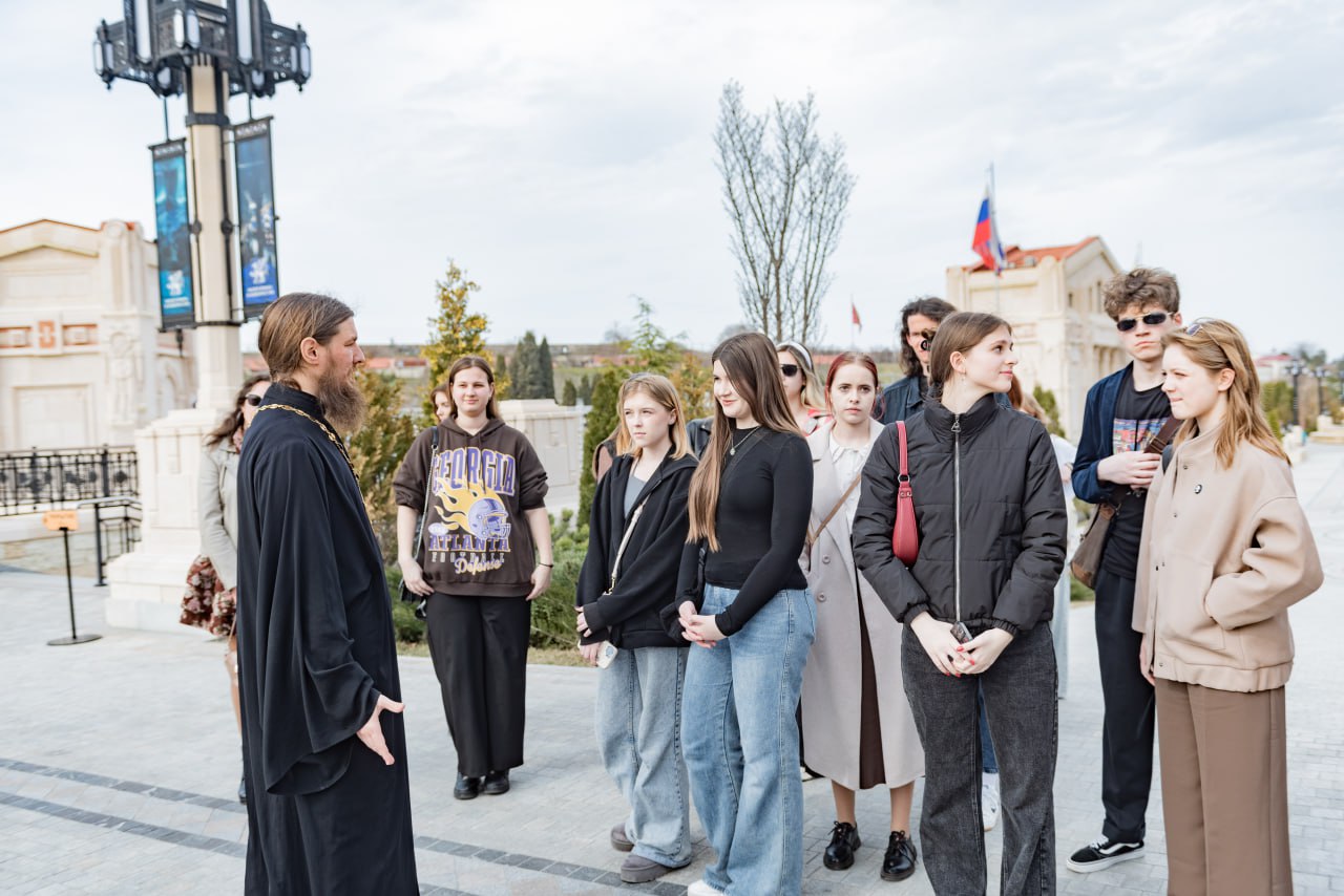 photo_5377337503595490988_y