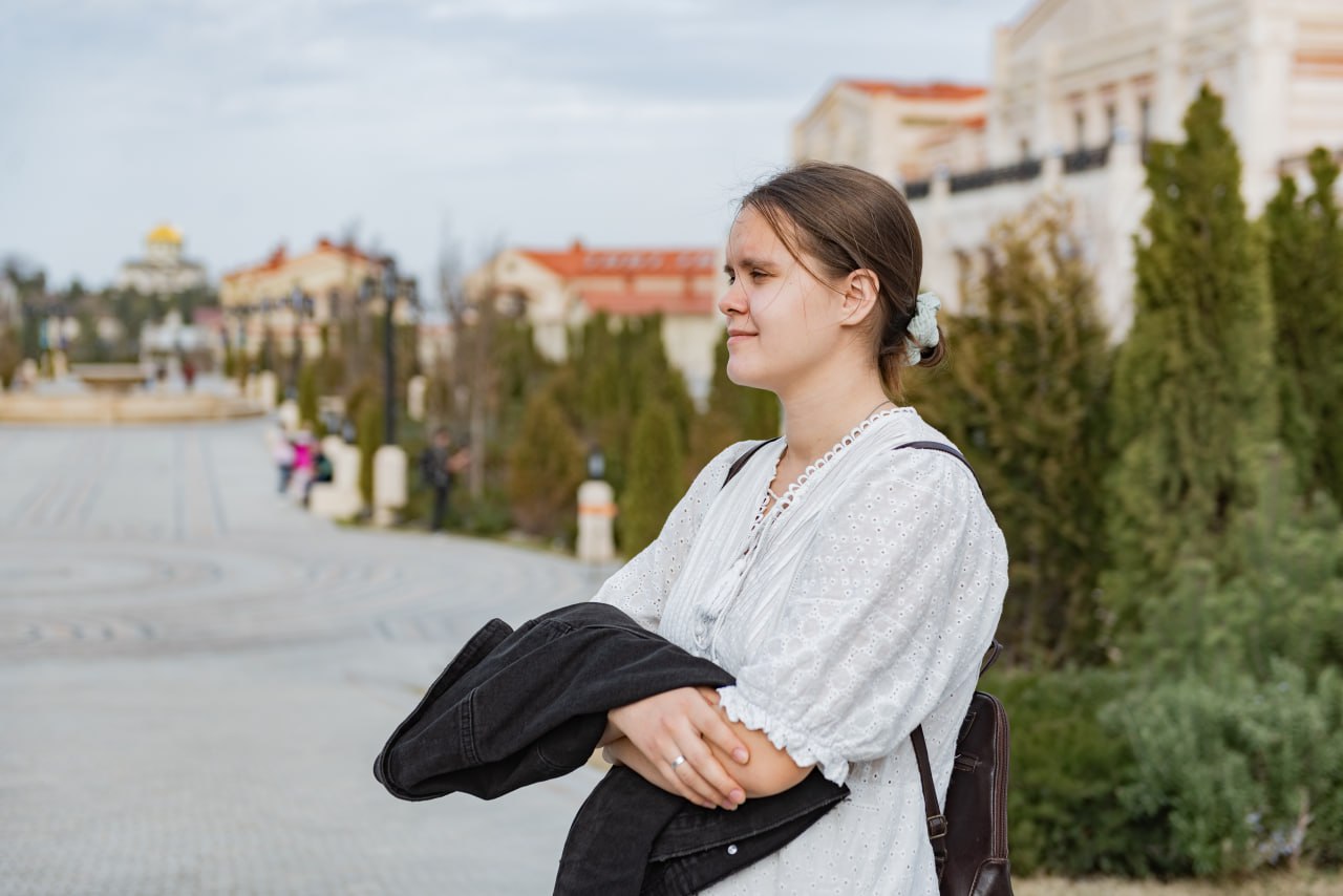 photo_5377337503595490989_y