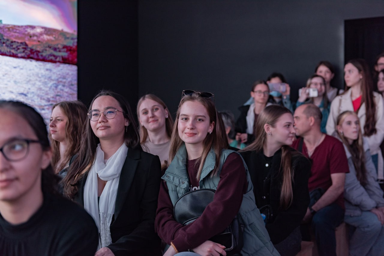 photo_5377337503595490992_y