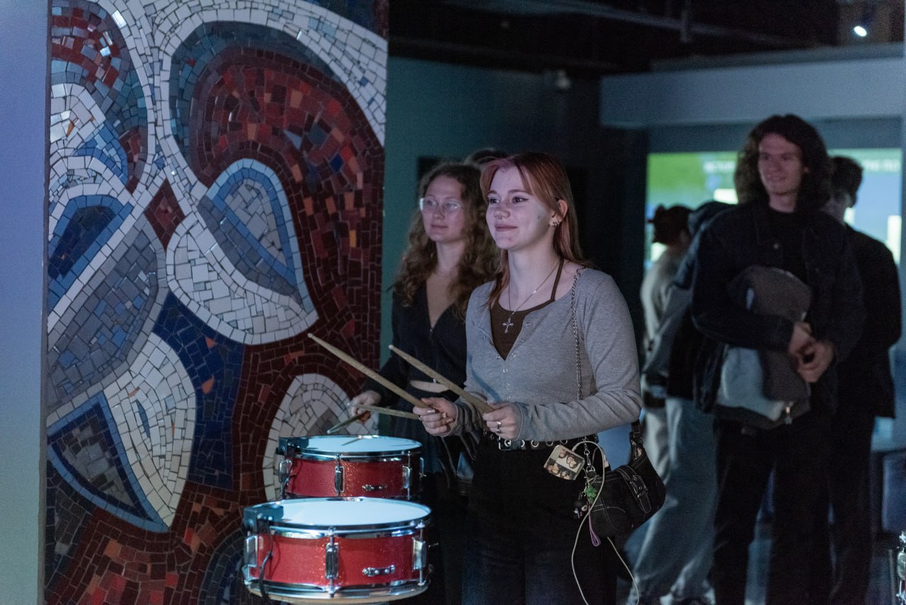 photo_5377337503595490996_y