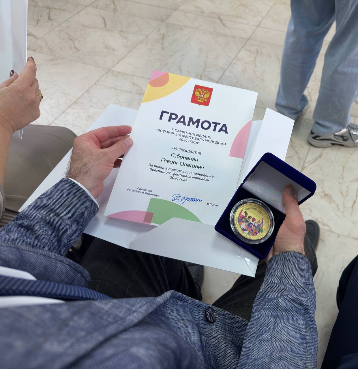 photo_5193073412208192854_y