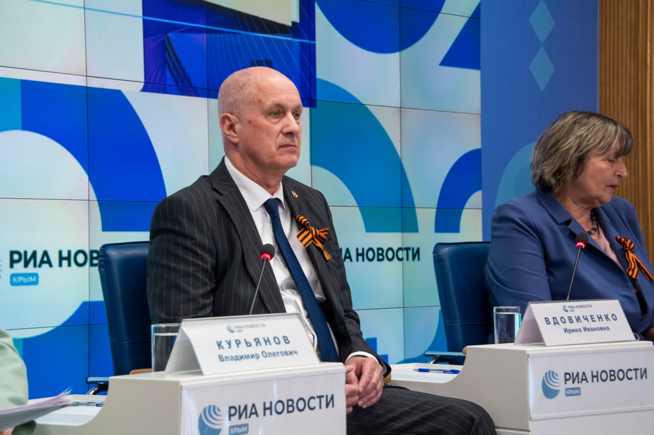 photo_5226856379418013390_y