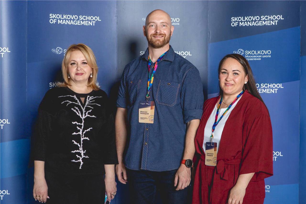 photo_5471936434622558482_y