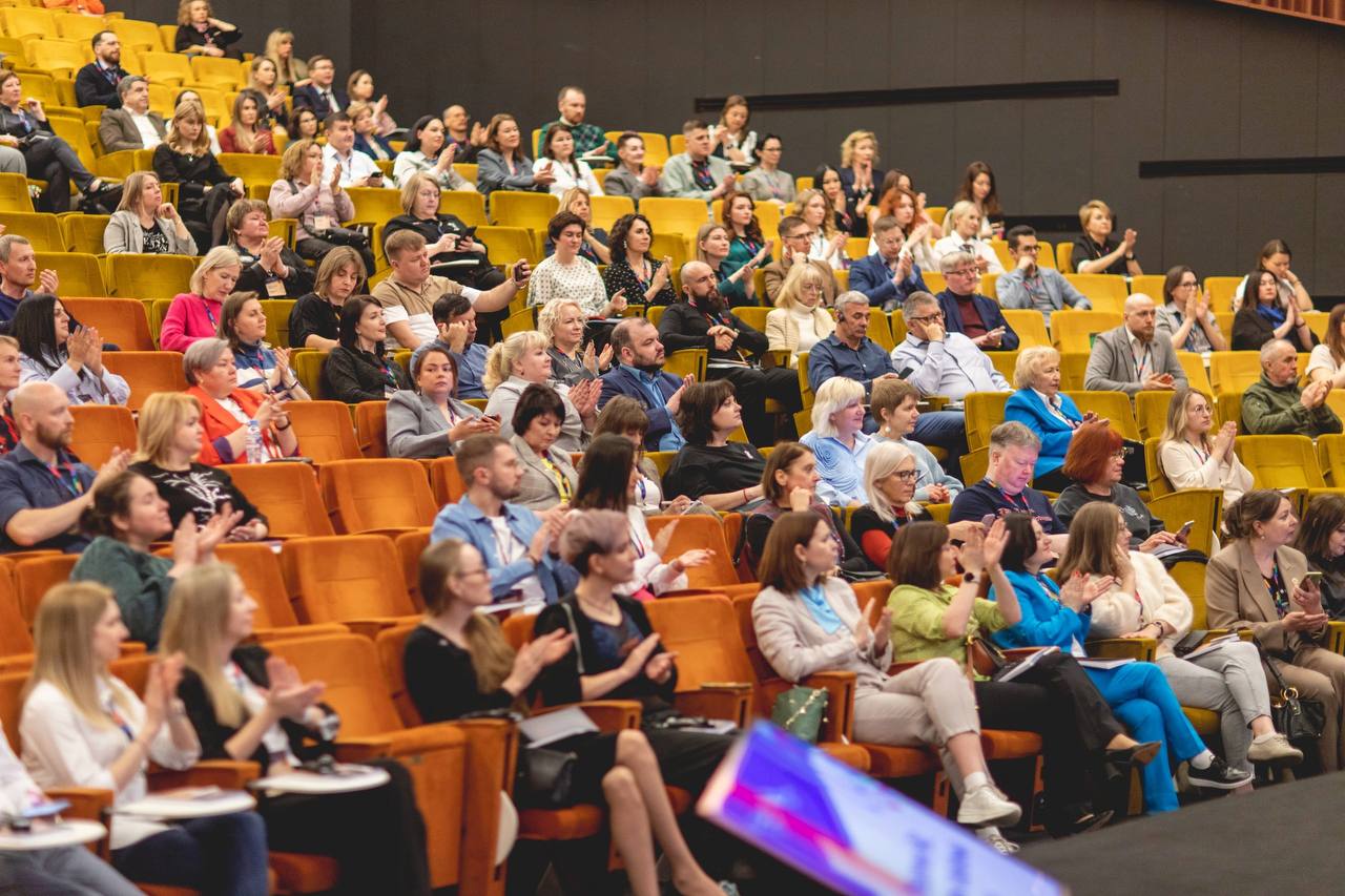 photo_5471936434622558483_y